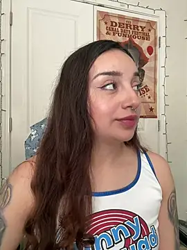 Snapshot of CharmingMaddie chatting on April 17, 2026, 3:15 pm CharmingMaddie online show from April 17, 2026, 3:15 pm