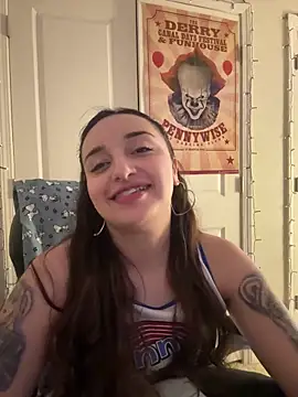 Snapshot of CharmingMaddie chatting on April 18, 2026, 5:11 am CharmingMaddie online show from April 18, 2026, 5:11 am
