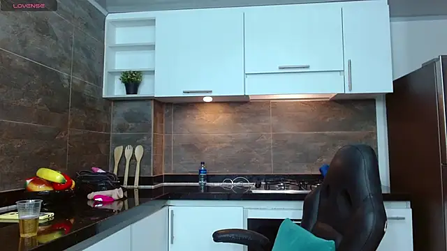 Snapshot of Violett_Salvatore chatting on February 27, 2026, 9:37 pm Violett Salvatore online show from February 27, 2026, 9:37 pm