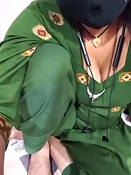 Love-pari077 online show from January 18, 2026, 2:43 pm