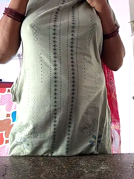 Love-pari077 online show from April 12, 2026, 1:21 am