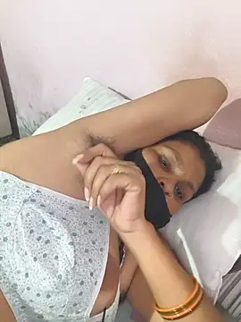Love-pari077 online show from May 17, 2026, 2:57 pm