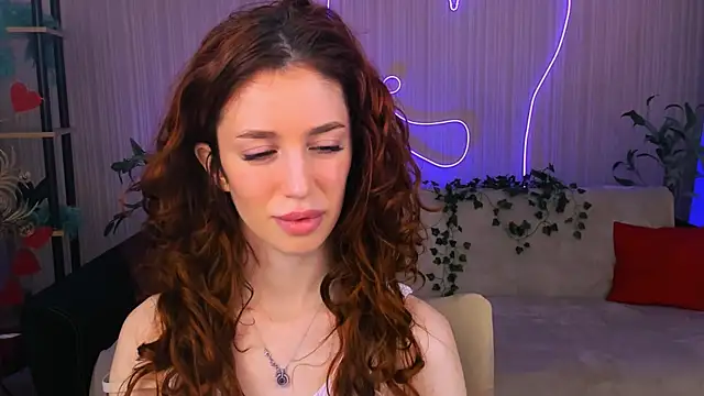 ChristinaConteeree online show from June 4, 2026, 7:20 pm