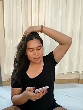 Snapshot of Romantic_Sabrina chatting on October 13, 2025, 2:22 am Romantic Sabrina online show from October 13, 2025, 2:22 am