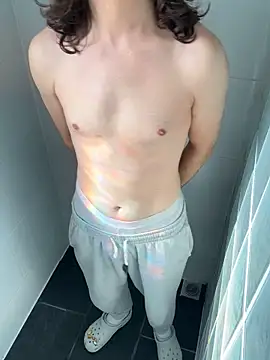 Frankieyyy1 online show from September 29, 2025, 11:04 am