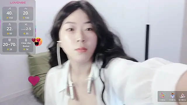 Emmaq996 online show from October 13, 2025, 7:41 am