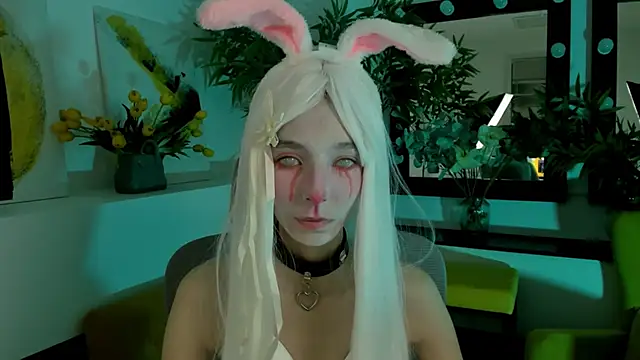 EmmanuellBrown online show from October 31, 2025, 2:07 pm