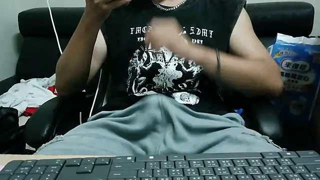 bigbb101011 online show from October 30, 2025, 3:24 pm