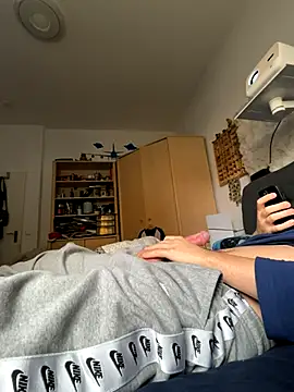 Snapshot of xmilolivex chatting on October 16, 2025, 10:16 am xmilolivex online show from October 16, 2025, 10:16 am