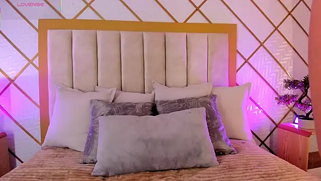 GretaVelvet online show from November 27, 2025, 7:38 pm