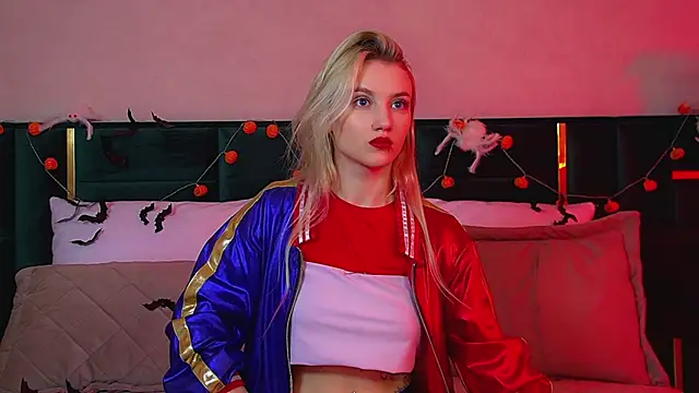 Snapshot of StacyEvances chatting on October 31, 2025, 6:25 am StacyEvances online show from October 31, 2025, 6:25 am