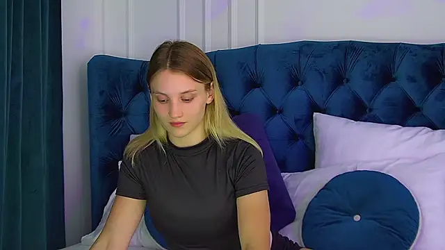 StacyEvances online show from July 14, 2026, 6:35 pm