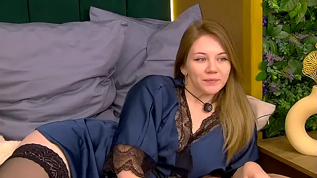 VeraHaze online show from November 11, 2025, 2:22 am