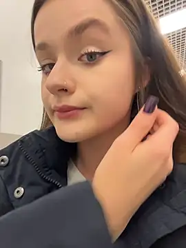 KittyQueeny online show from November 21, 2025, 2:05 pm