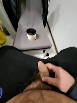 Snapshot of giova17cm chatting on November 24, 2025, 9:58 pm giova17cm online show from November 24, 2025, 9:58 pm