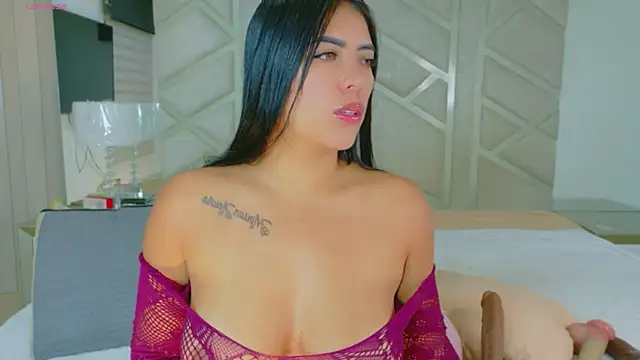 Snapshot of RoseMariee_ chatting on May 12, 2026, 9:28 am RoseMariee online show from May 12, 2026, 9:28 am