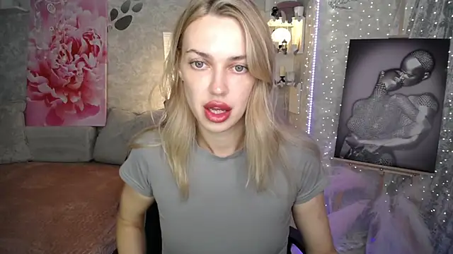Snapshot of NickyAdamidi chatting on July 20, 2026, 5:26 pm NickyAdamidi online show from July 20, 2026, 5:26 pm