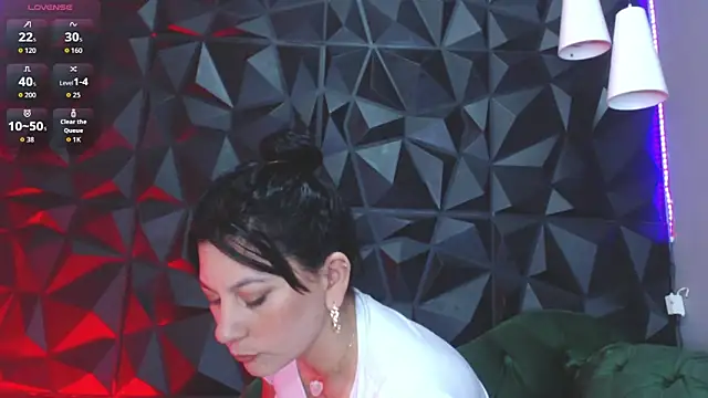 helenasaenz online show from December 2, 2025, 12:32 pm