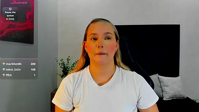 Emmaa white  online show from July 18, 2026, 5:28 pm