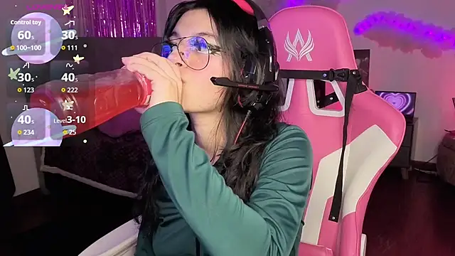 larah uwu online show from January 16, 2026, 7:29 pm