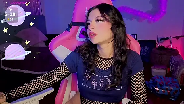 larah uwu online show from March 30, 2026, 8:43 pm