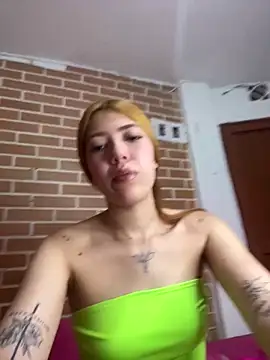 Snapshot of _Cristalfoxx4 chatting on September 18, 2025, 11:29 pm Cristalfoxx4 online show from September 18, 2025, 11:29 pm