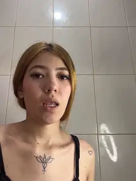 Snapshot of _Cristalfoxx4 chatting on September 27, 2025, 11:10 pm Cristalfoxx4 online show from September 27, 2025, 11:10 pm