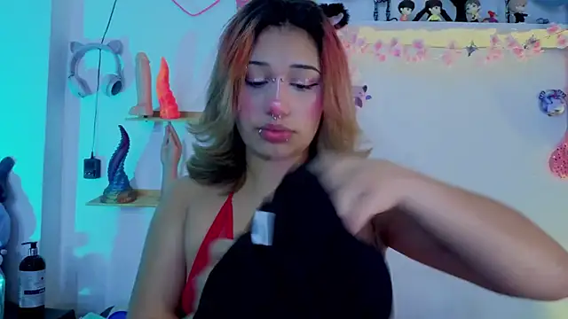 zoelight18 online show from December 15, 2025, 8:35 pm