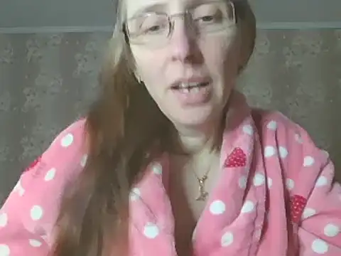 CandiCole online show from April 17, 2026, 6:38 am