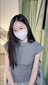 Ninii-b online show from November 3, 2025, 1:23 pm