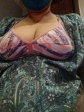 Snapshot of Tamil_Sivani chatting on October 23, 2025, 3:22 pm Tamil Sivani online show from October 23, 2025, 3:22 pm