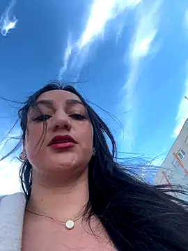 Ninabigtitied online show from September 24, 2025, 2:53 pm