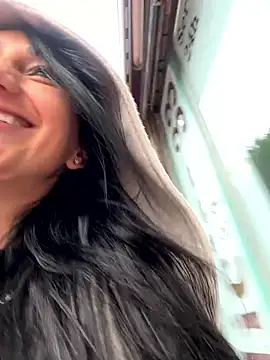 Ninabigtitied online show from September 28, 2025, 8:42 am