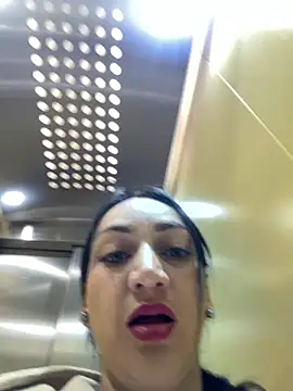 Ninabigtitied online show from October 5, 2025, 3:54 pm