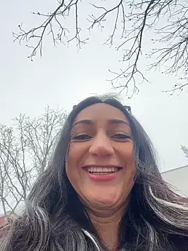 Ninabigtitied online show from November 8, 2025, 9:42 am