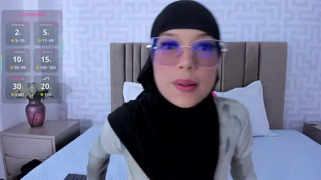 naishaa  online show from December 19, 2025, 6:48 pm