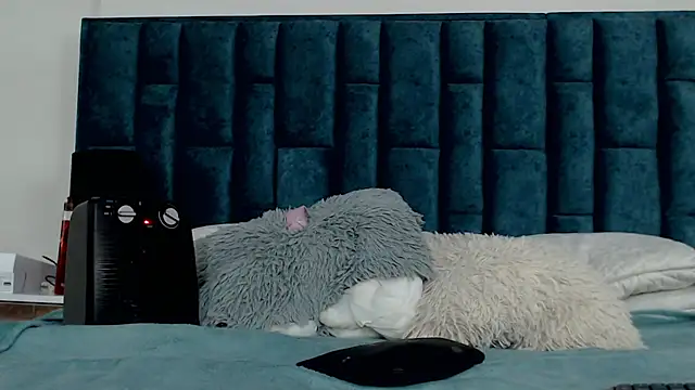 Emma Foxi online show from November 12, 2025, 8:30 pm