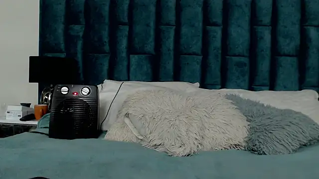 Emma Foxi online show from November 26, 2025, 9:49 pm