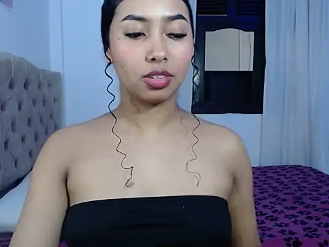 kloe2424 online show from September 9, 2025, 9:03 pm