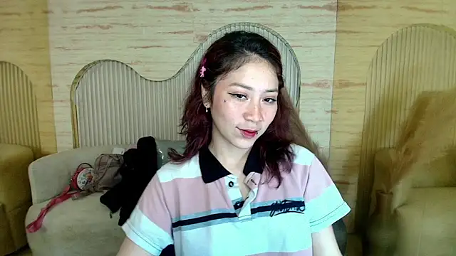 valentina r  online show from October 18, 2025, 3:20 am