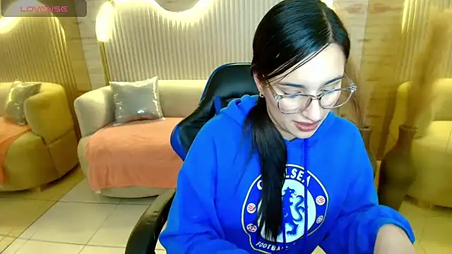 scarlettvixen r online show from November 24, 2025, 7:57 pm