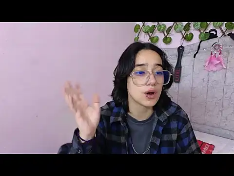 katalinathxandbritney1 online show from September 27, 2025, 9:31 pm