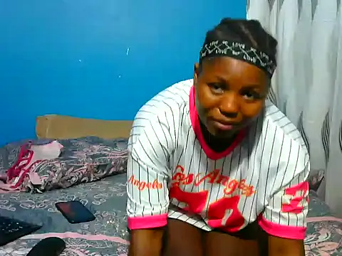 SweetHoney21  online show from November 23, 2025, 8:19 pm