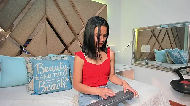 BelhaLawuo online show from November 21, 2025, 7:01 pm