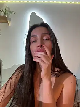 Snapshot of karinasantos_ chatting on July 15, 2026, 2:39 am karinasantos online show from July 15, 2026, 2:39 am