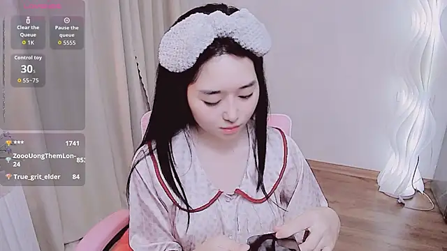 Miu-999 online show from October 13, 2025, 2:17 pm