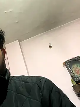 amitsharma7868 online show from December 17, 2025, 2:39 am