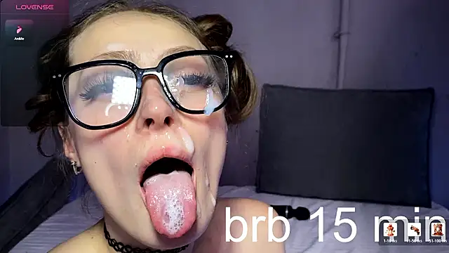 cutemilana sexwife online show from February 1, 2026, 2:26 pm