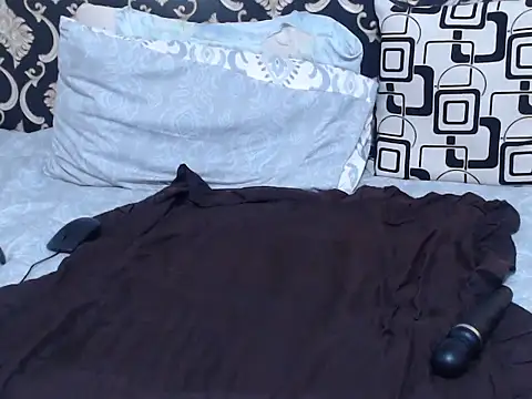 Snapshot of HoneyDripz_94 chatting on October 13, 2025, 8:53 pm HoneyDripz 94 online show from October 13, 2025, 8:53 pm