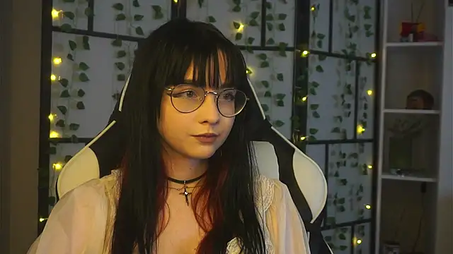 BereniceBattersby online show from October 7, 2025, 8:39 pm